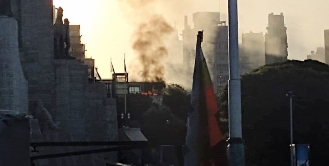 Video: se incendió un sector de la Secretaría de Desarrollo Social de Rosario