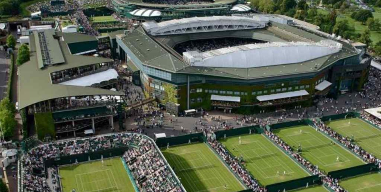 Tenistas rusos y bielorrusos iniciarían acciones legales a Wimbledon