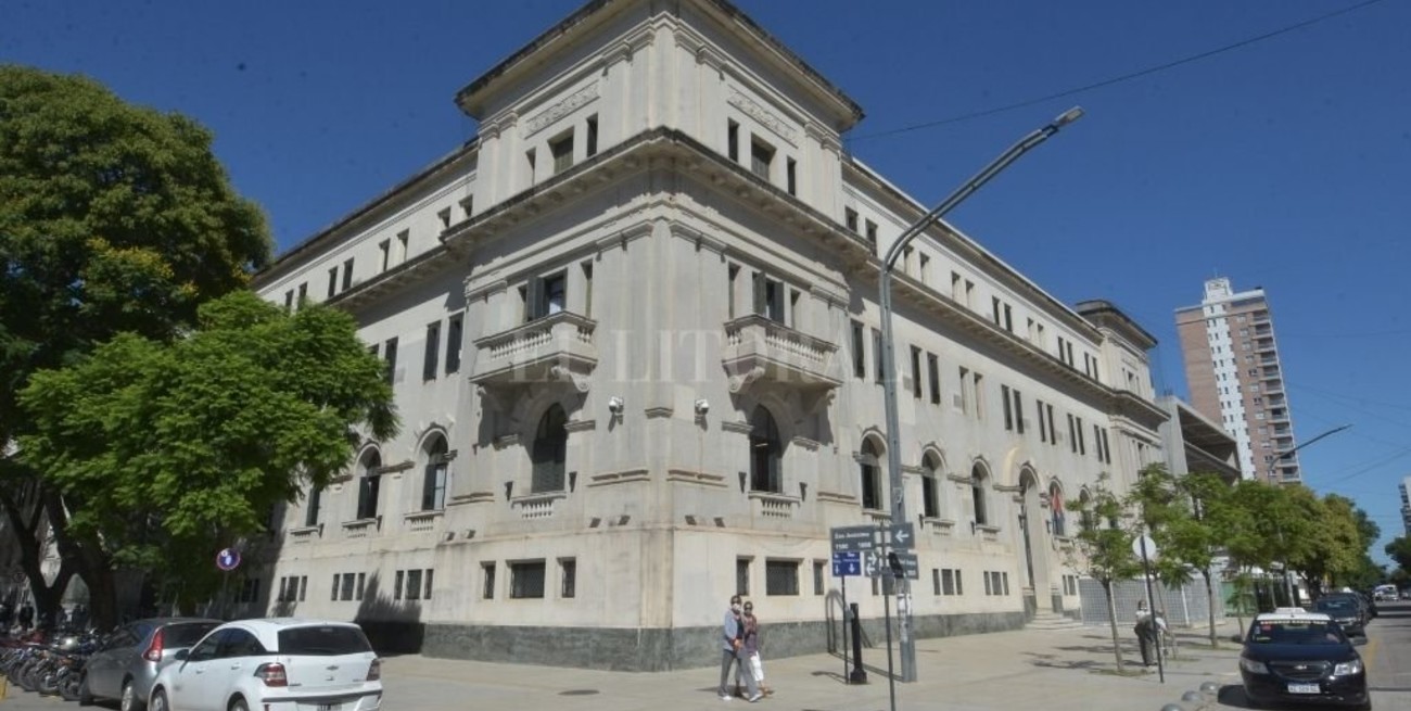 Se metió a la casa de una vecina para abusar de ella y de su hija de 3 años