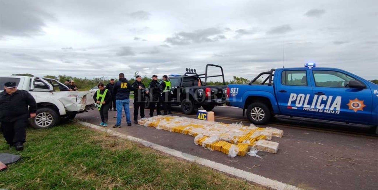 Hallaron chocada y abandonada una camioneta con 200 kilos de marihuana en el norte santafesino