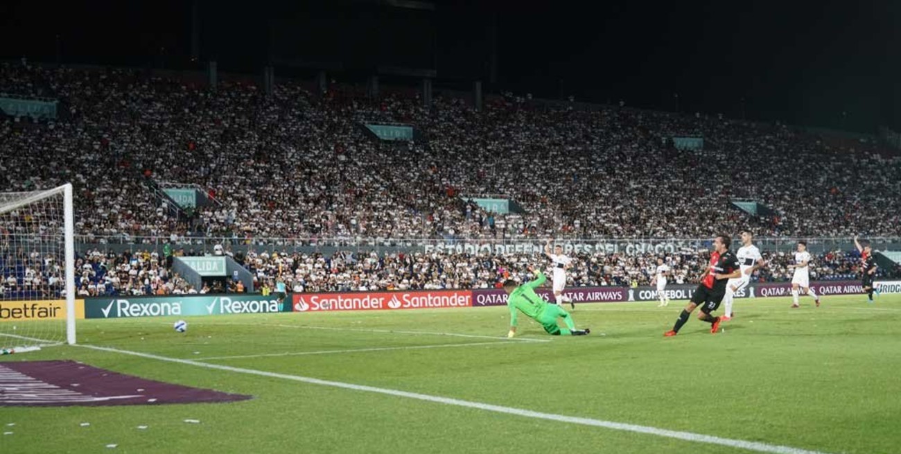 La prensa nacional coincide: a Colón lo perjudicaron en el empate con Olimpia