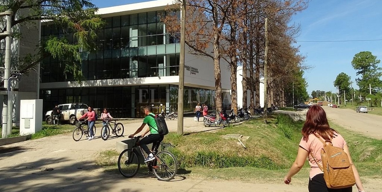 Reclaman reparaciones en el nuevo edificio del Instituto Superior del Profesorado Nº4 de Reconquista