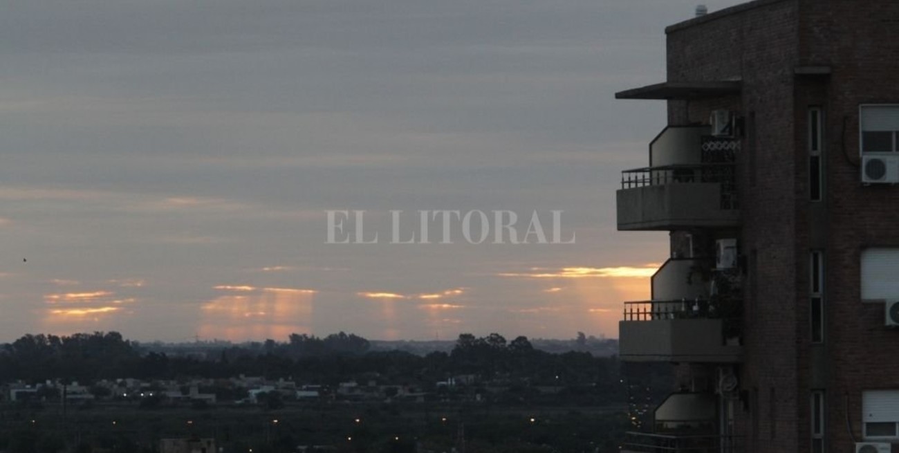 Las nubes no permitieron apreciar el eclipse solar en Santa Fe