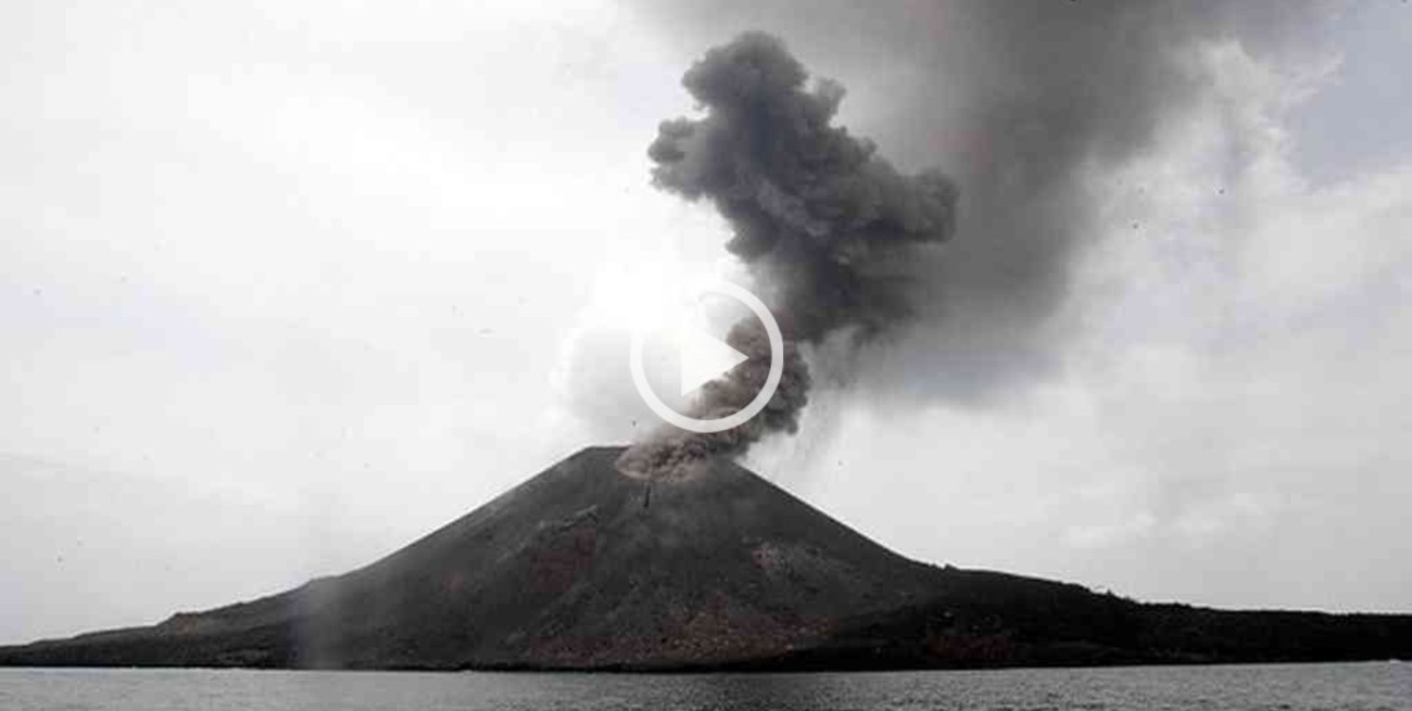 Indonesia en alerta tras la erupción en el volcán Anak Krakatau