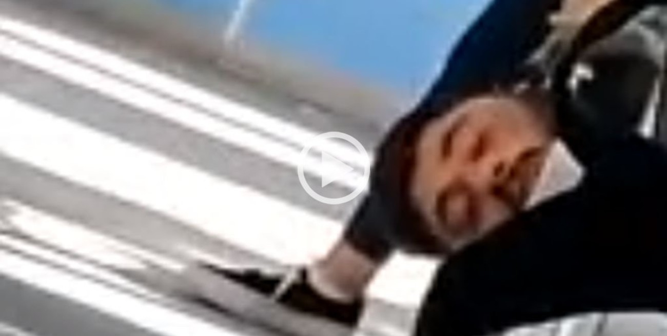 Video: detuvieron una formación del tren Roca porque a un pasajero se le atoró la cabeza en un asiento