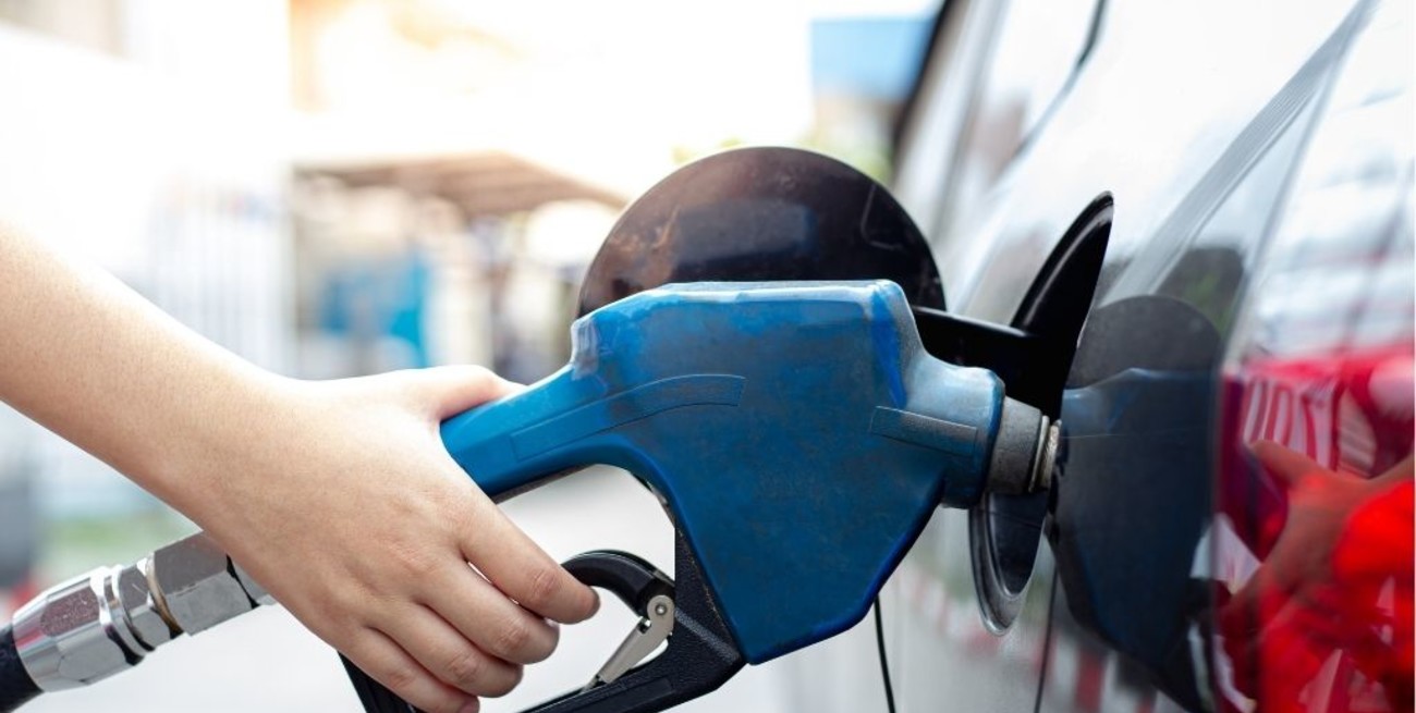 En Concordia le cobran precio diferenciado a extranjeros que cargan combustibles