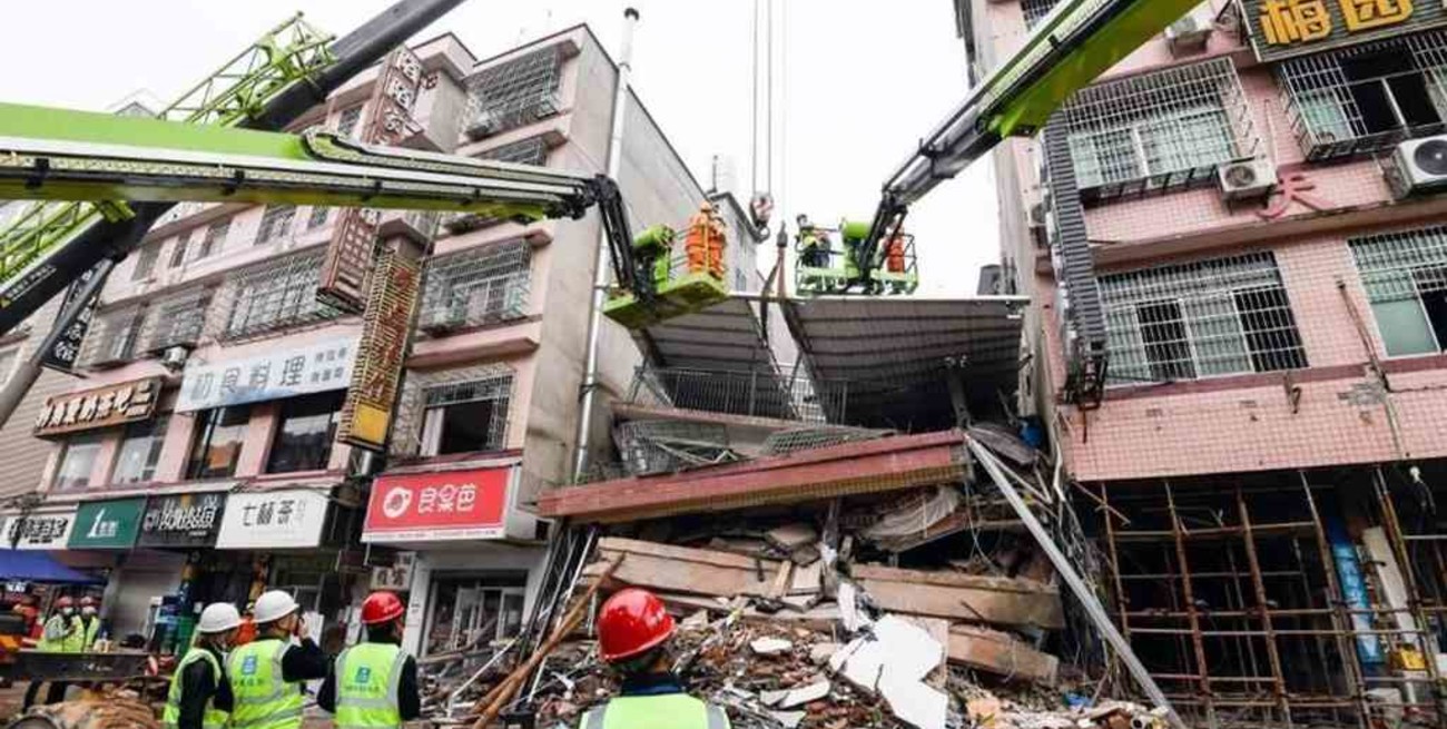 Ascienden a 26 los muertos por el derrumbe de un edificio en China