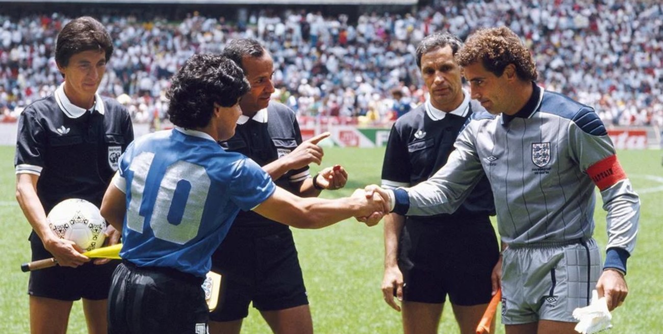 Shilton enojado con Maradona: "No usaría su camiseta ni para lavar platos"
