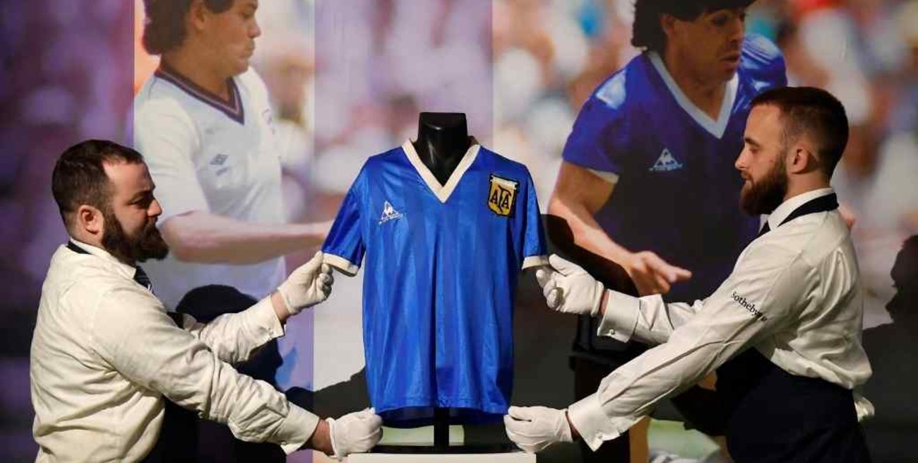 Shilton aseguró que a la camiseta de Maradona "no la usaría ni para lavar los platos"