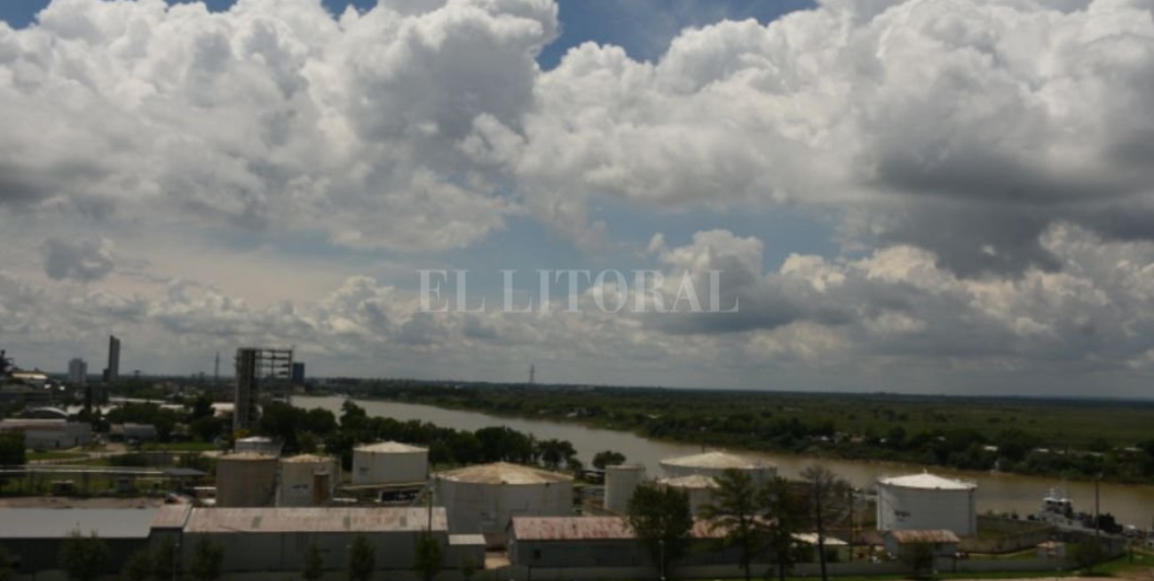 Domingo con un cielo mayormente nublado en la ciudad de Santa Fe