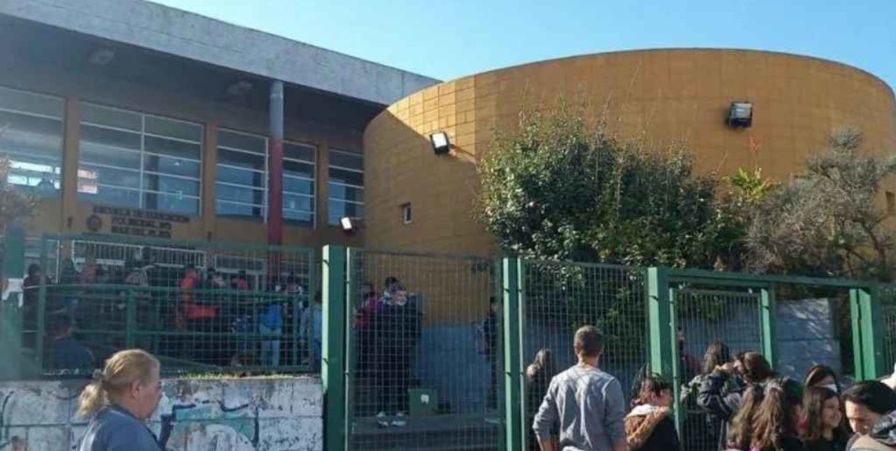 Tiraron gas pimienta en un colegio de Mar del Plata y tres estudiantes debieron ser hospitalizados