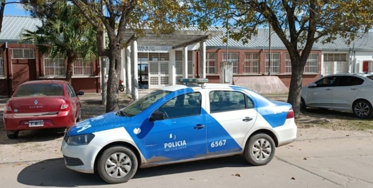 Adolescente fue armado a la escuela, se sacó una foto y terminó detenido