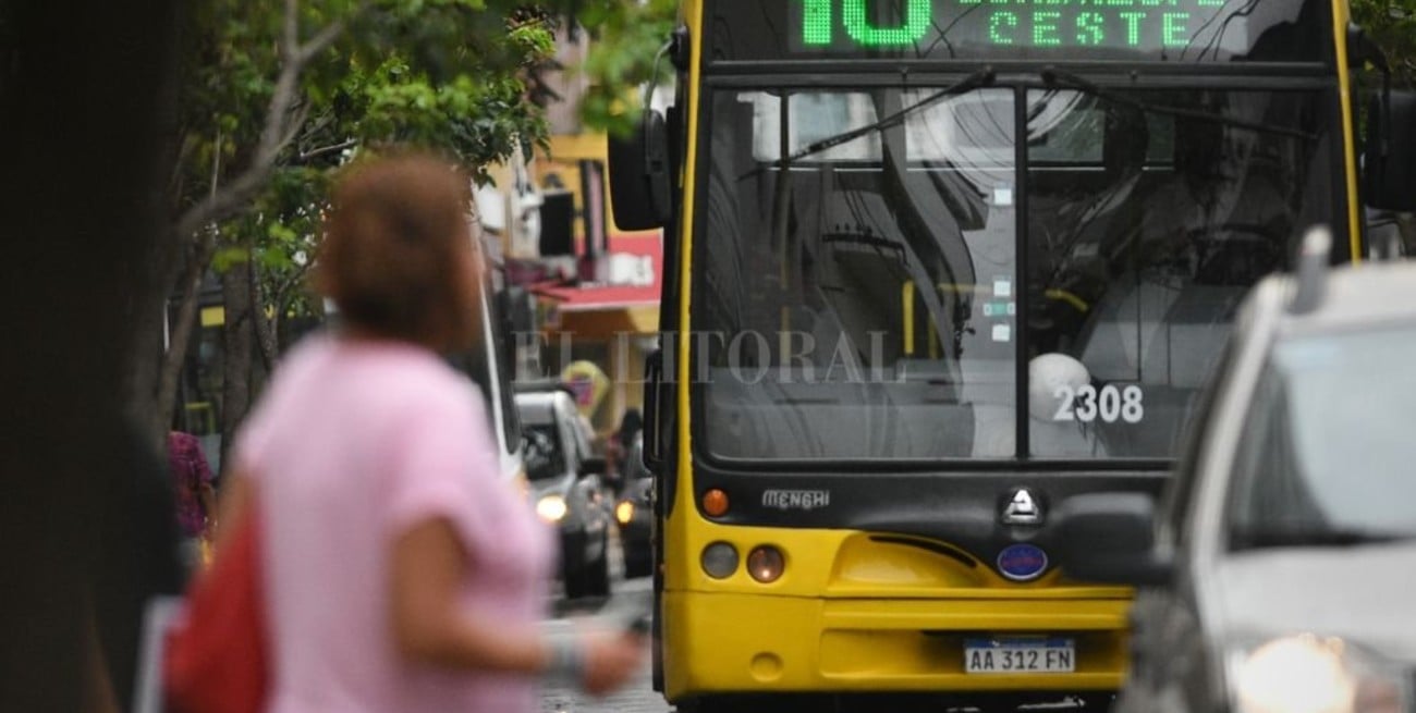 Colectivos en crisis: quiénes son los ausentes en la negociación para destrabar el conflicto