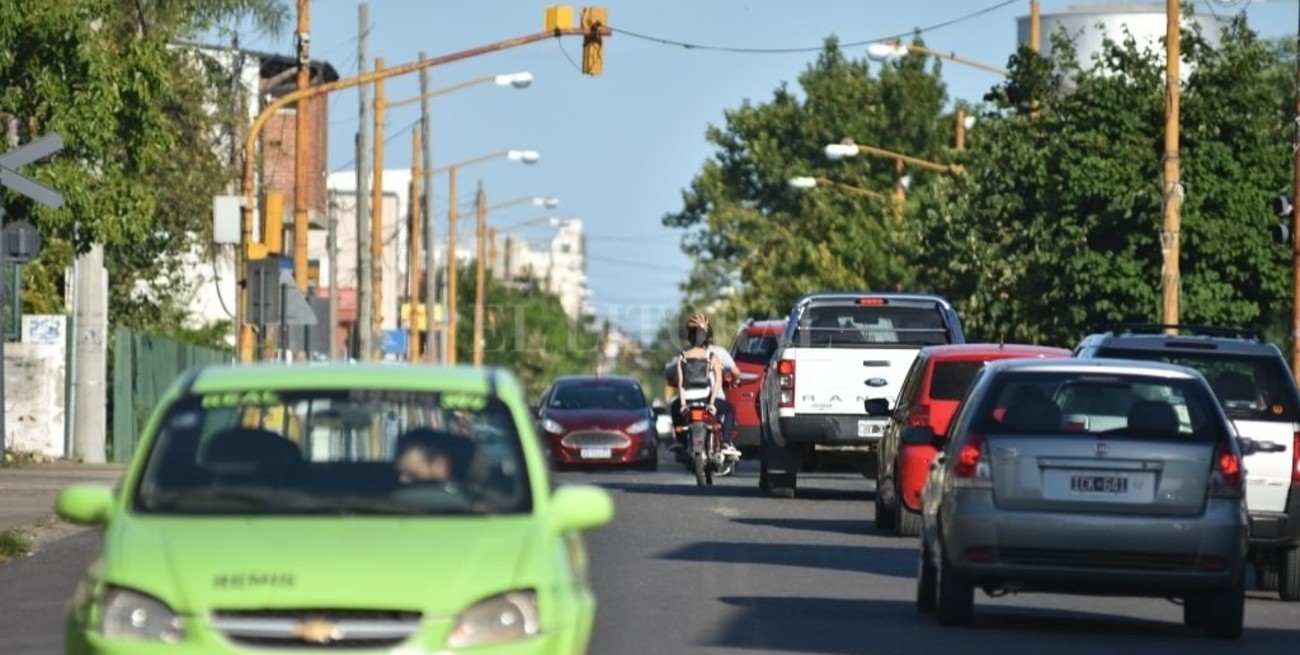 Le apuntaron con un arma a la cabeza para robarle la moto