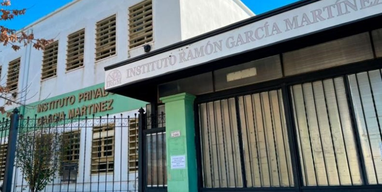 Inseguridad en Córdoba: un colegio cobra mil pesos extra para que los alumnos esperen adentro 