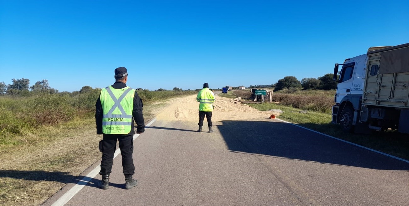 Volcó un camión cargado con soja 