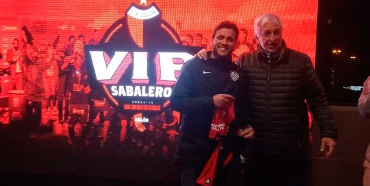 El hijo del presi de Conmebol vino a la cancha: "enamorado" de Colón