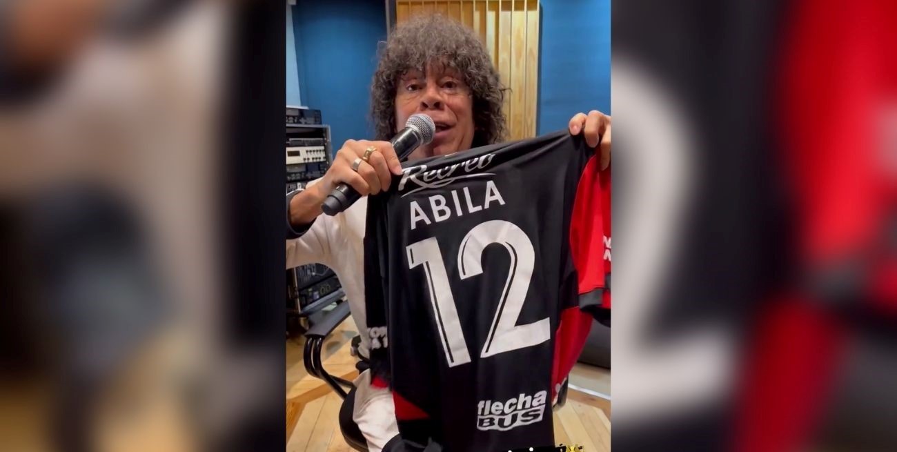 Video: Wanchope Ábila le regaló la camiseta de Colón a "La Mona" Jiménez