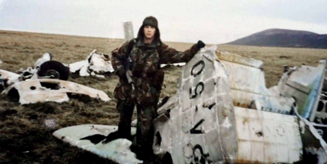 Un Museo de Malvinas recibe por parte de un militar británico restos de un avión derribado en la guerra