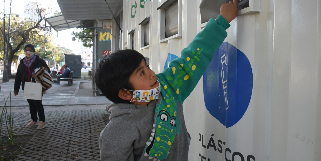 Hay 22 Eco Puntos para llevar material de reciclaje y se sumarán otros 10 en Santa Fe