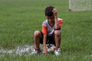 Hoy, los niños de las divisiones Inferiores e Infantiles no tendrán actividad futbolística por hechos de violencia que llevaron a la Liga Santafesina a tomar ésta drástica decisión: parar la pelota. Foto: Gentileza
