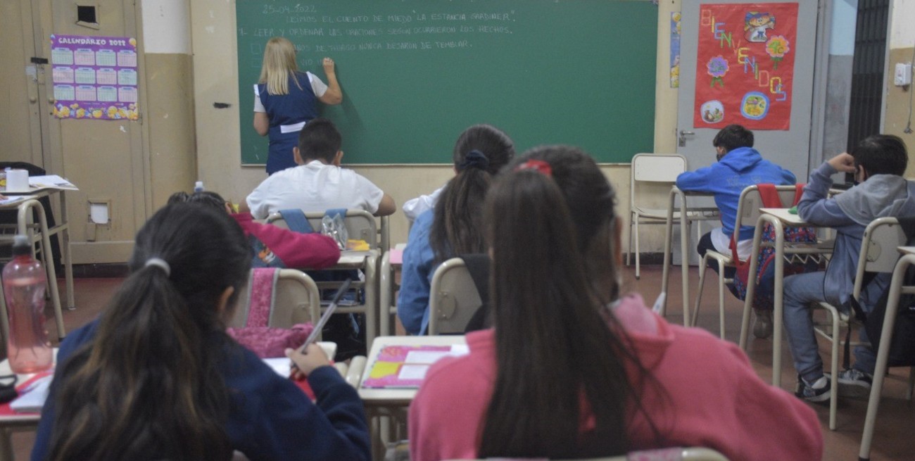 Los estudiantes de familias con mayores ingresos tienen mejores trayectorias escolares