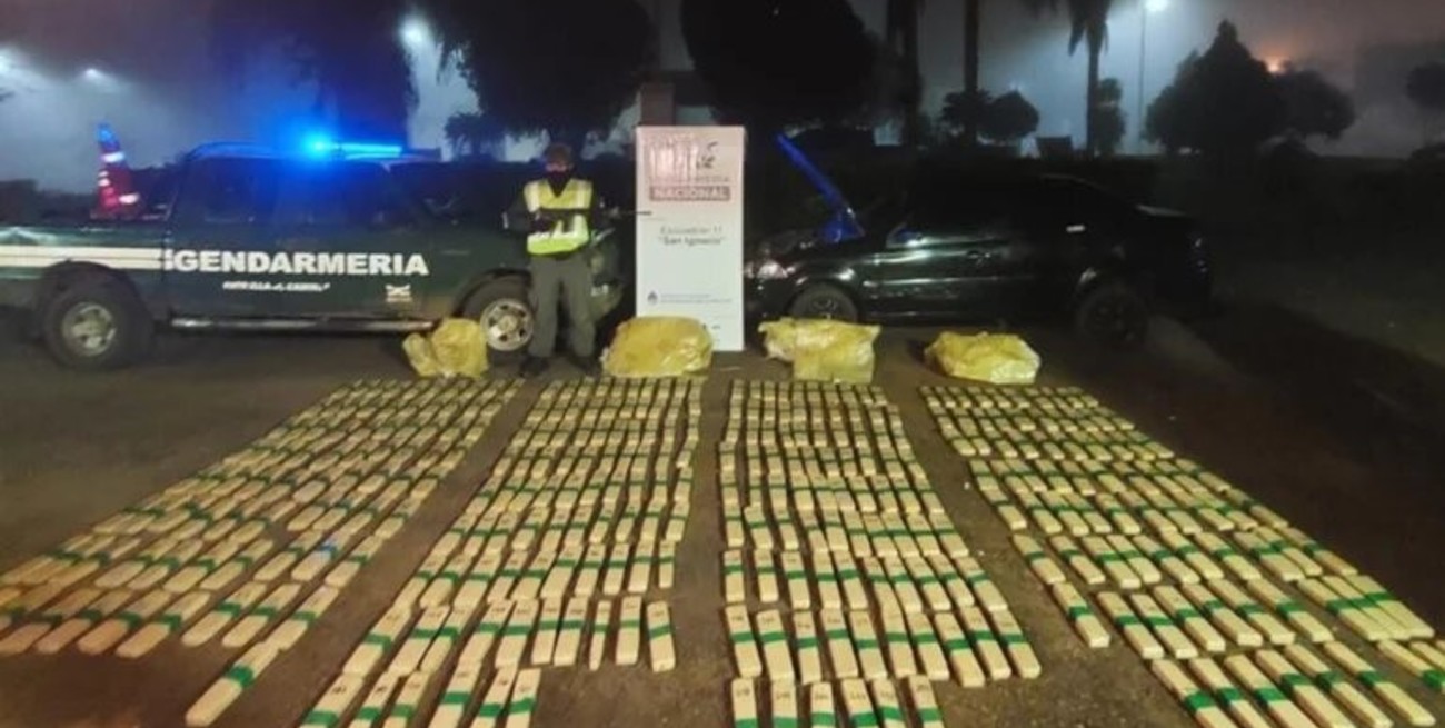 Corrientes: abandonaron un auto con 182 kilos de marihuana en la ruta
