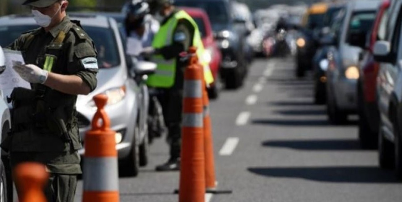 Le iban a secuestrar el auto en un control y le pegó un cabezazo a un comisario