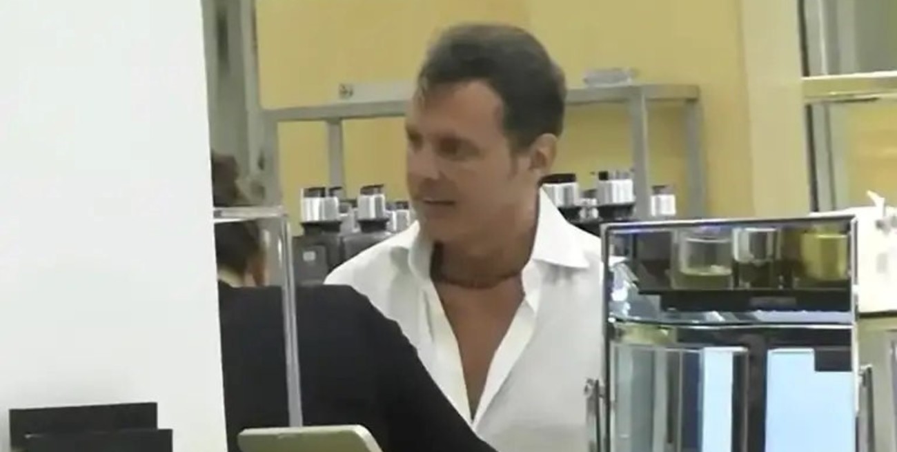 Luis Miguel reapareció en un shopping de Miami y se mostró irreconociblemente joven