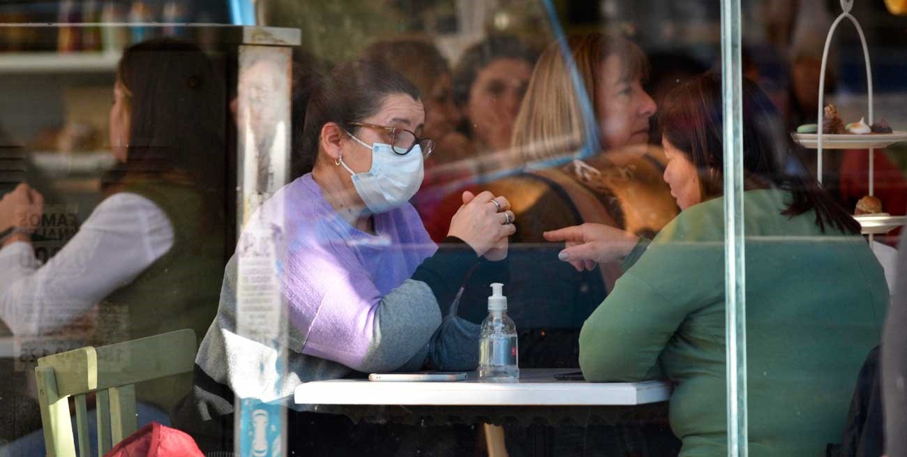 El gobierno "insta" a que se use el barbijo en los lugares cerrados de Santa Fe