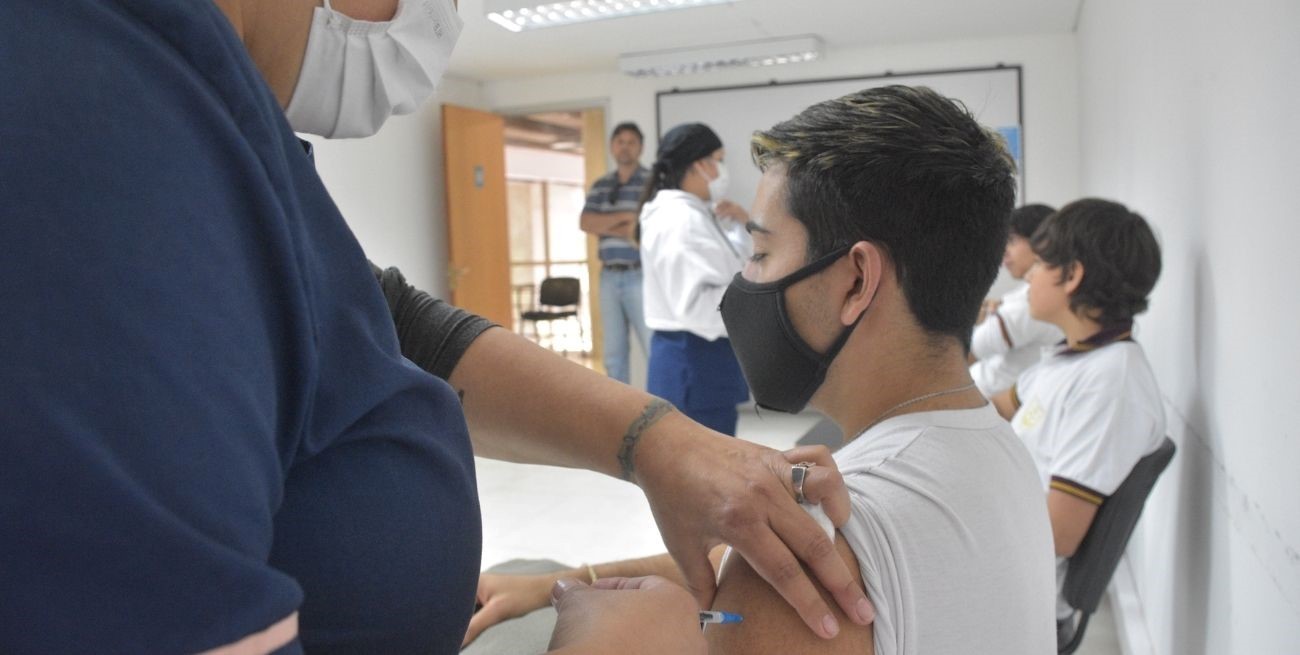 El vacunatorio de UNL ya colocó 3.000 dosis a estudiantes y vecinos de Santa Fe