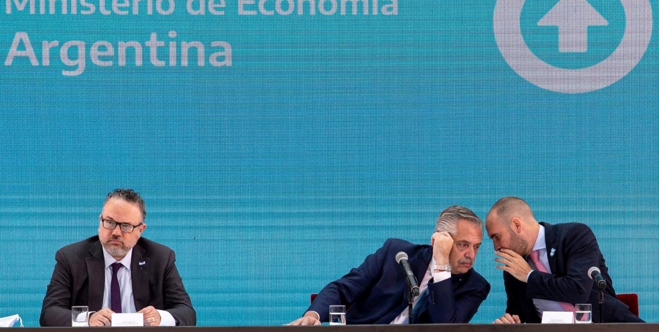 Facilitan mayor acceso a divisas para petroleras que inviertan en la producción de crudo y gas