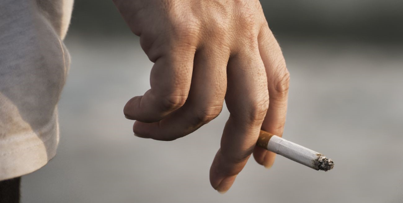 La epidemia del tabaquismo: en la Argentina todavía fuma una de cada 5 personas adultas 