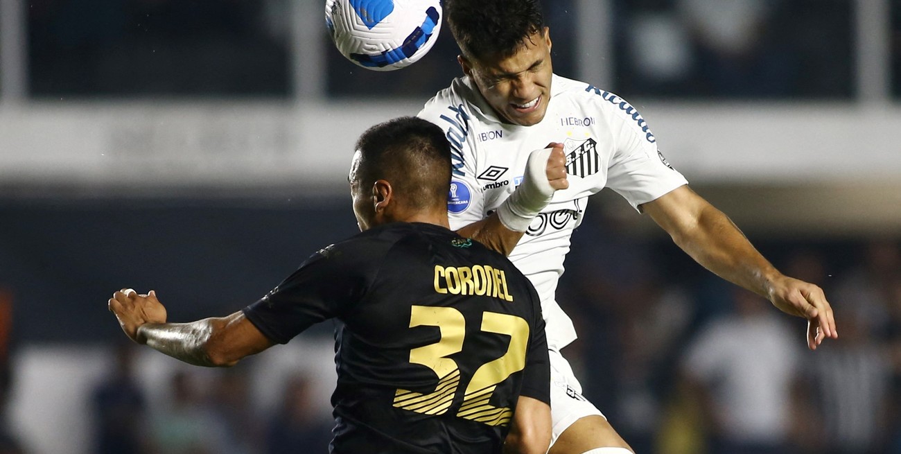 Banfield empató con Santos, en Brasil y con nueve jugadores

