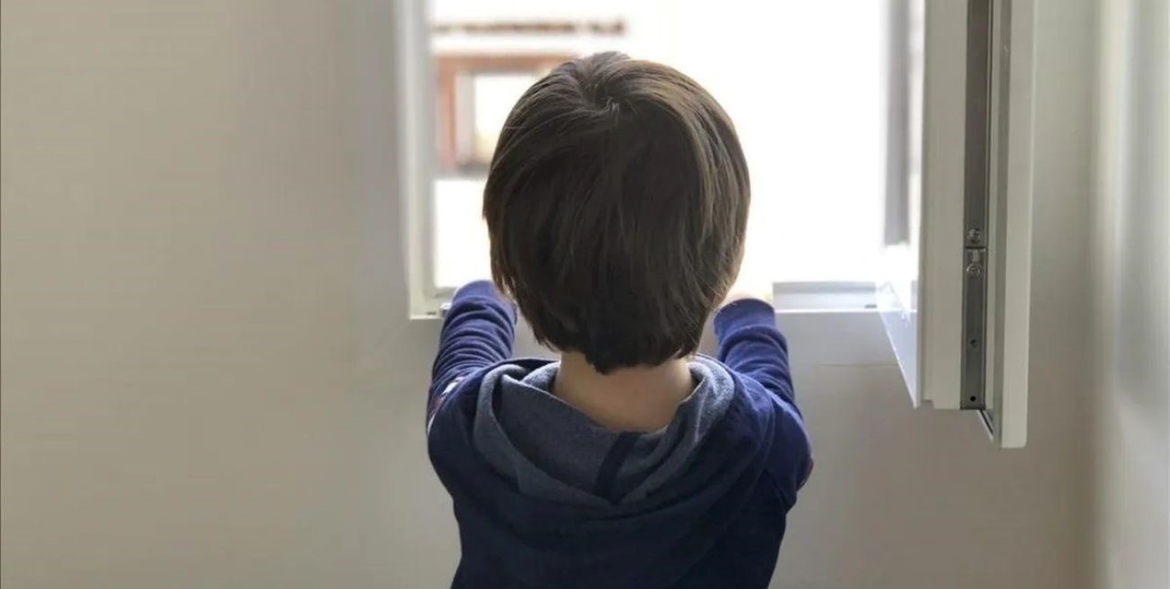 Casi 10 mil niños viven sin sus padres en el país