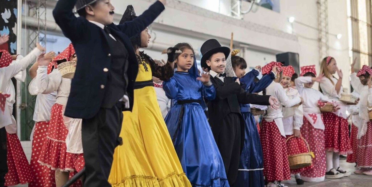 San Lorenzo conmemoró el 212° aniversario de la Revolución de Mayo