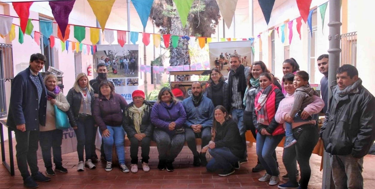 Grupos productivos comunitarios recibieron equipamiento en Rosario