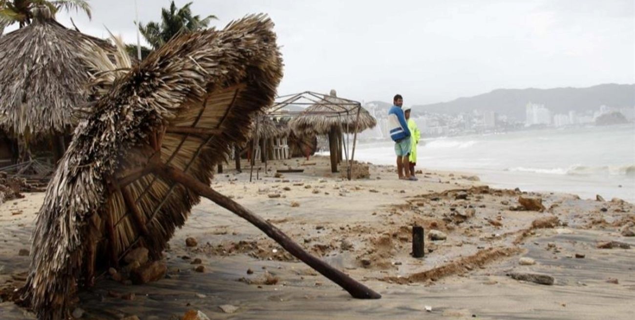 El huracán Agatha se fortalece y es considerado peligroso 