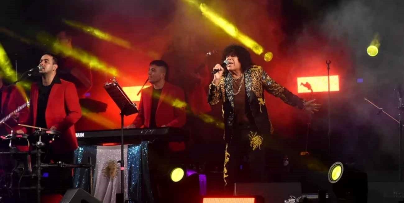 Más de 125 mil personas se hicieron presentes en el show de La Mona Jiménez en el Obelisco