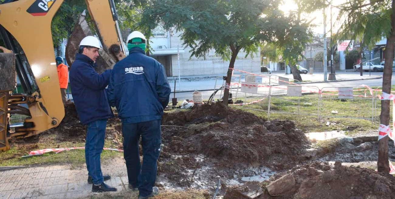 Un viejo caño domiciliario, el causante del nuevo socavón en bulevar y Urquiza
