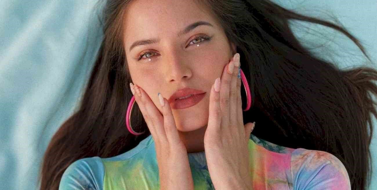 Emilia Mernes presenta este martes su primer disco “Tu crees en mi?”