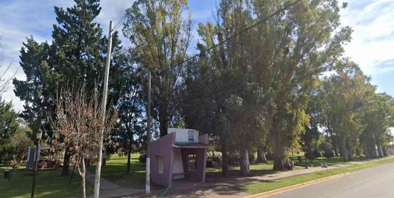 Salieron juntos del boliche y la violó en un predio del ferrocarril