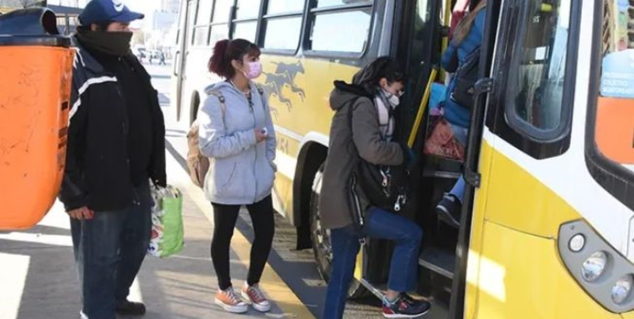 En Neuquén hizo -7° C y se congelaron las puertas de los colectivos
