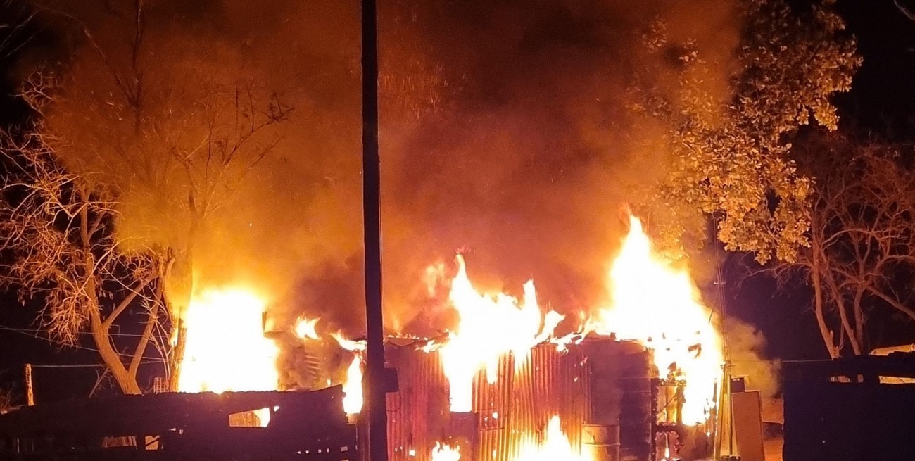 Una misteriosa pelea y el incendio de una casa