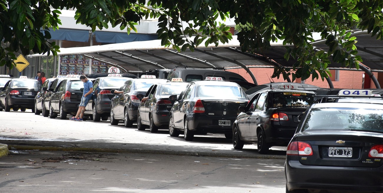 Santa Fe: taxis y remises con una tarifa nocturna unificada, unidades más antiguas y la RTO al día