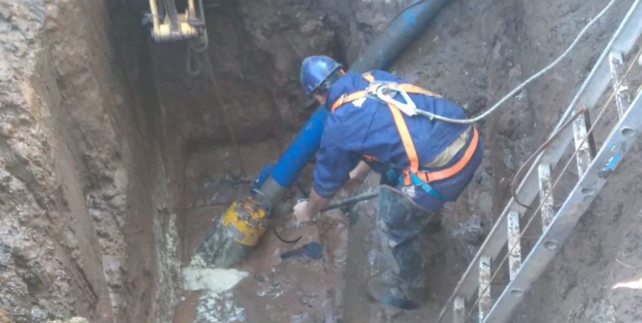 Aguas Santafesinas completará este sábado la reparación en Alem y Calchines