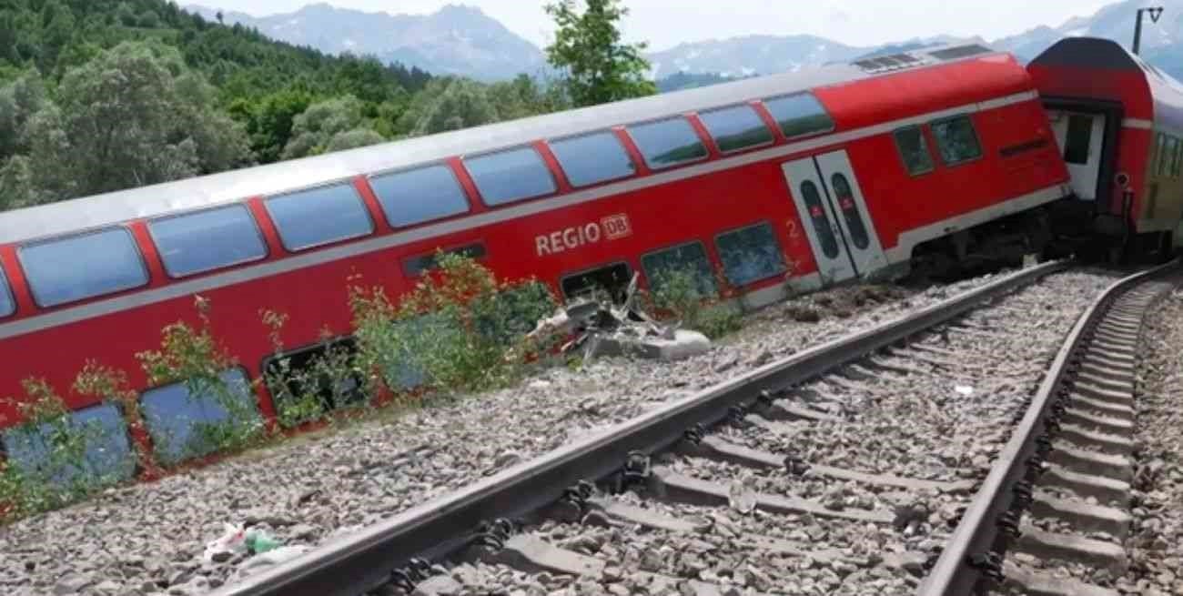 Un accidente de tren dejó al menos tres muertos y 60 heridos en Alemania