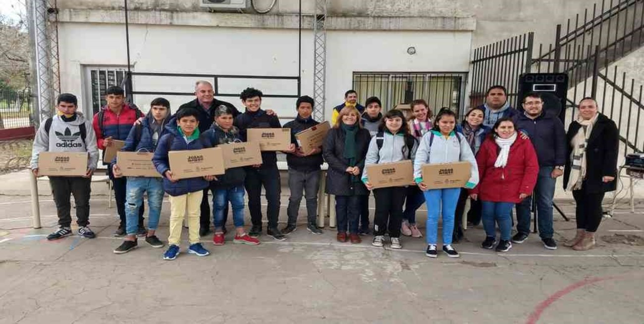 Continúa con la entrega de netbooks en escuelas santafesinas