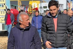 Del Sel y Pullaro se encontraron en uno de los stands y caminaron varios metros juntos