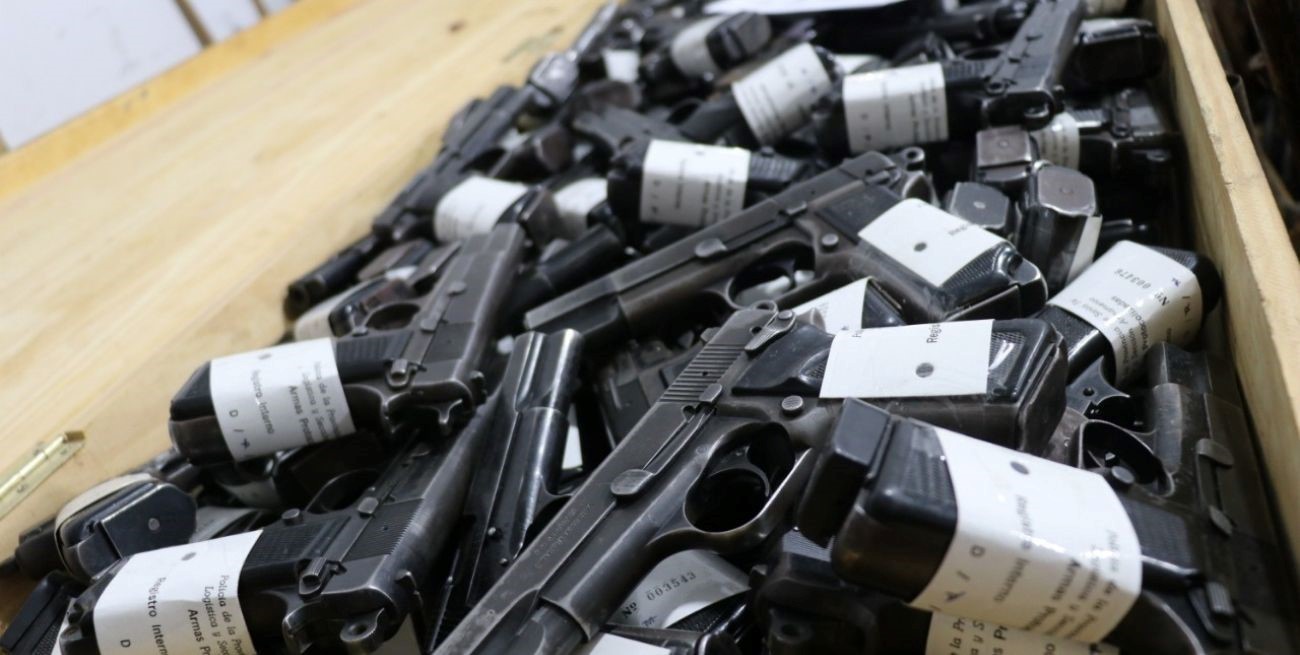 En un mes, la Policía de Santa Fe retuvo 737 motos y secuestró 166 armas 